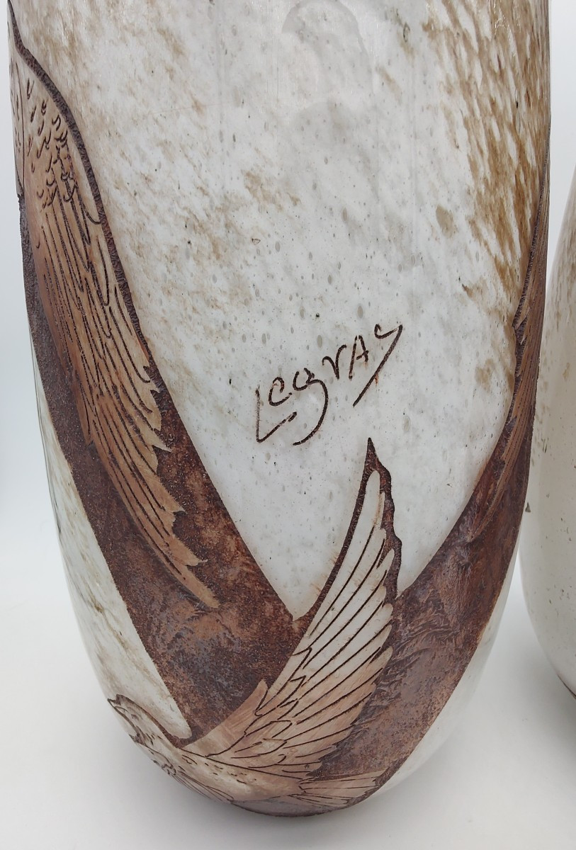 Ets LEGRAS - Paire de vases en verre à décor d’oiseaux en vol de style art déco.-photo-3