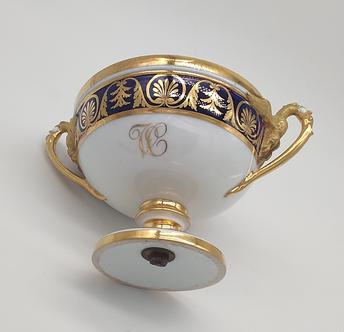 France - époque Empire - Ecuelle à bouillon décorée d'un bandeau bleu orné et de dorures -photo-3