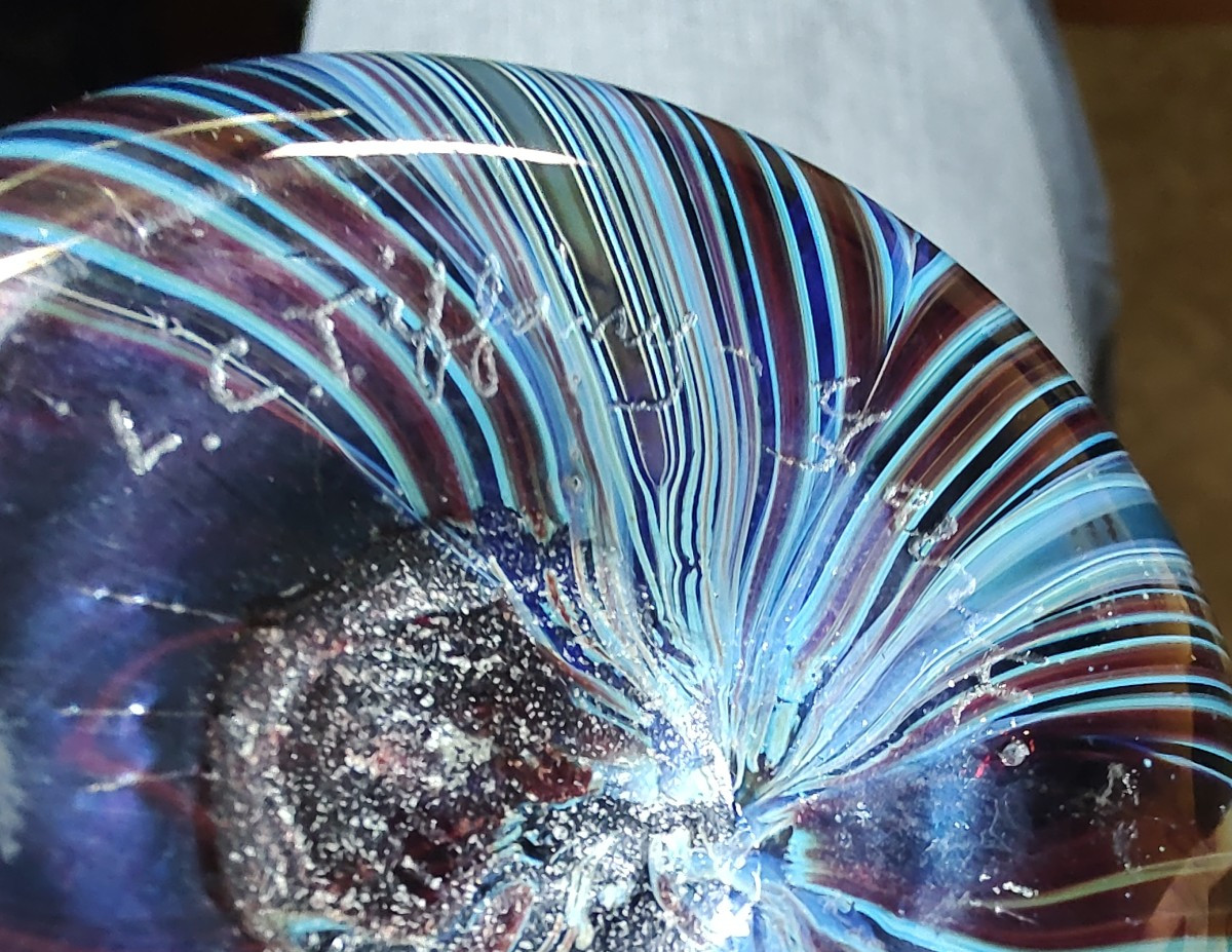 Louis Comfort TIFFANY (1848 - 1933) - Vase en verre Favrile à décor de plumes de paon.-photo-4