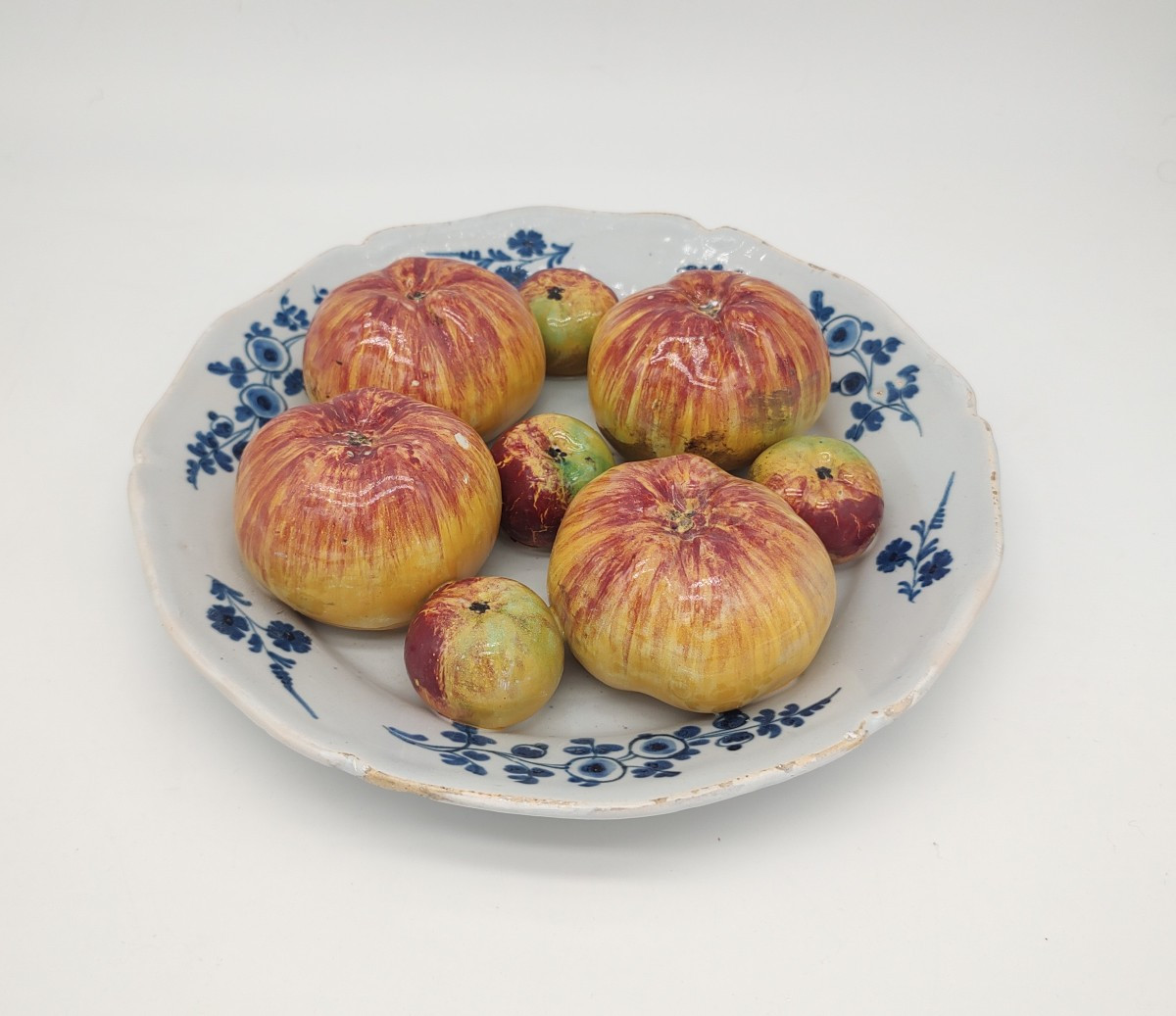 Nevers - XVIIIe siècle - Assiette à décor en trompe l’œil de pommes.-photo-3