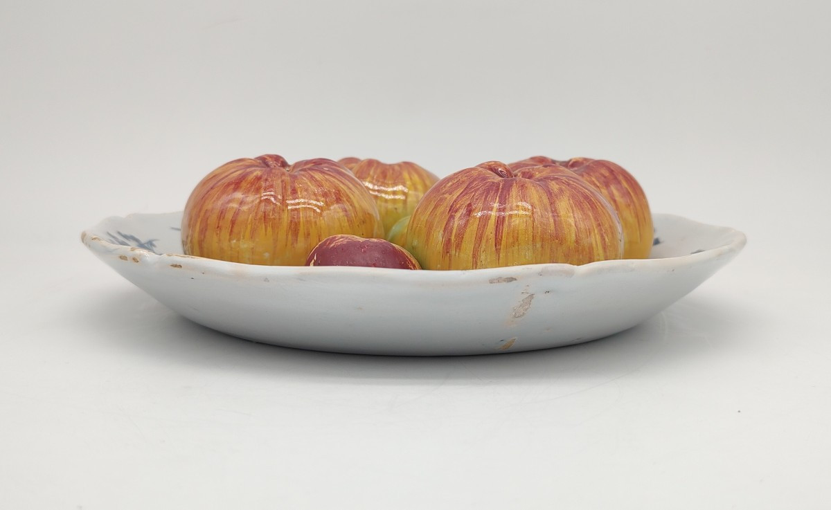 Nevers - XVIIIe siècle - Assiette à décor en trompe l’œil de pommes.-photo-2
