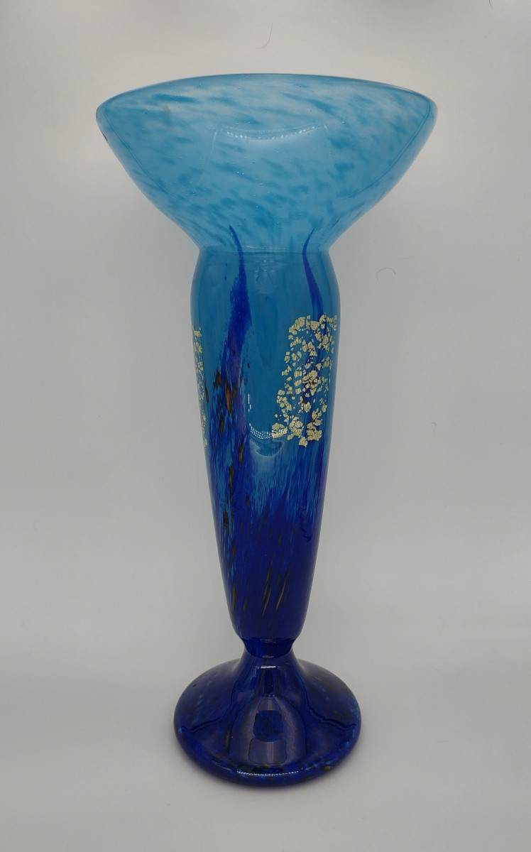 Daum Nancy - Vers 1925 - Haut vase à décor de verre de jade bleu 