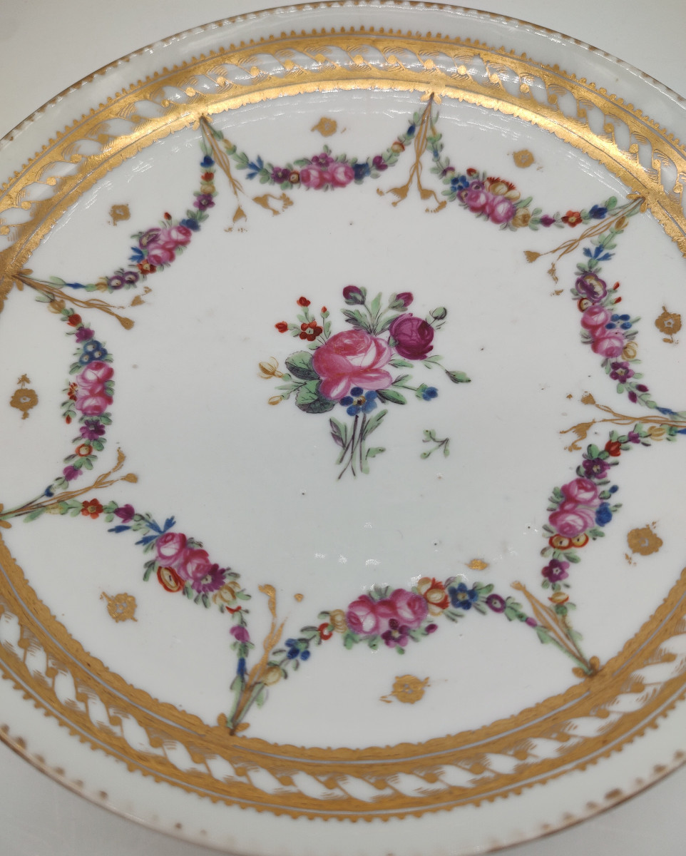 Manufacture à La Reine - 18th Century - Covered Bouillon Bowl And Its Stand.-photo-1