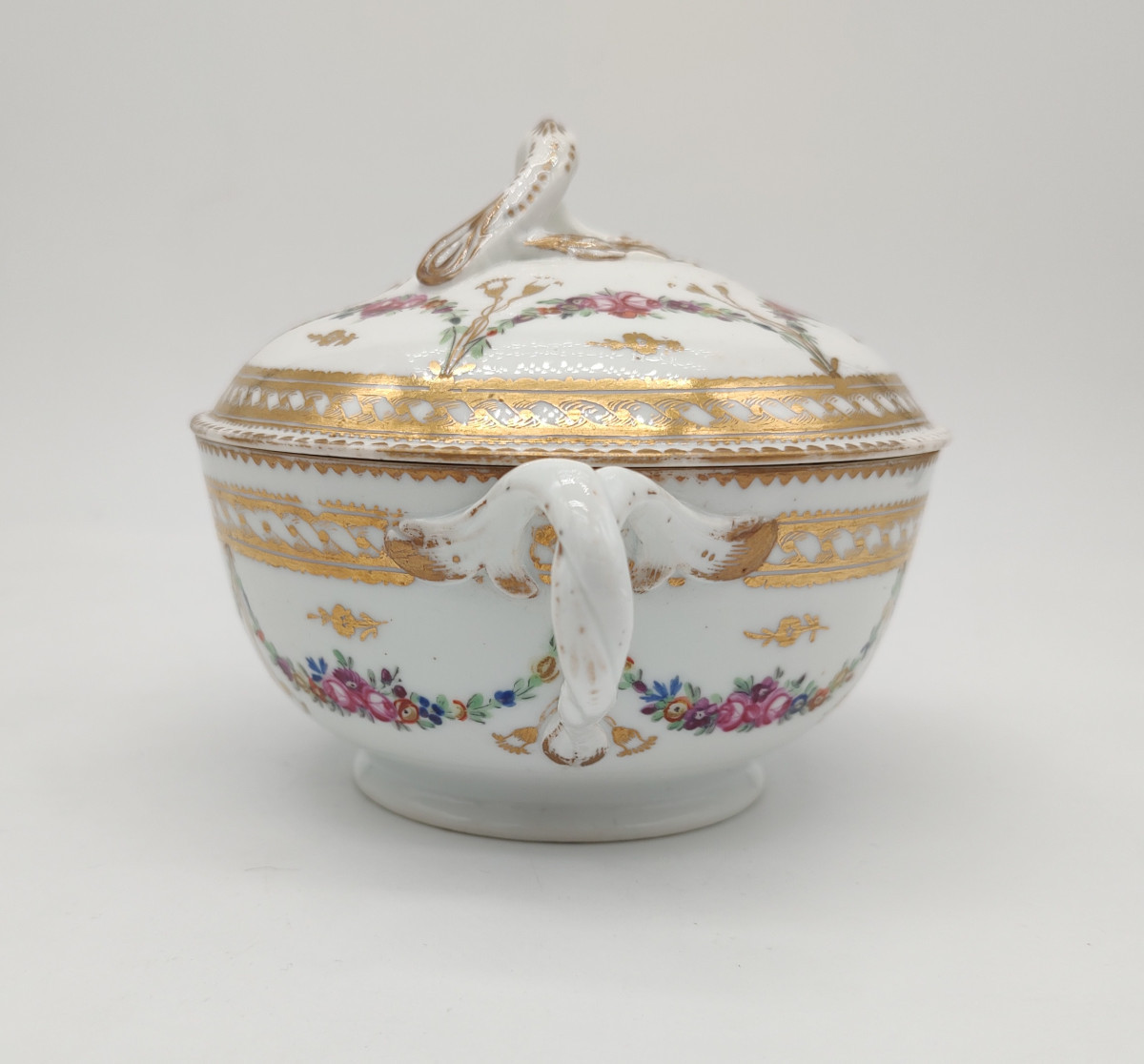 Manufacture à La Reine - 18th Century - Covered Bouillon Bowl And Its Stand.-photo-3