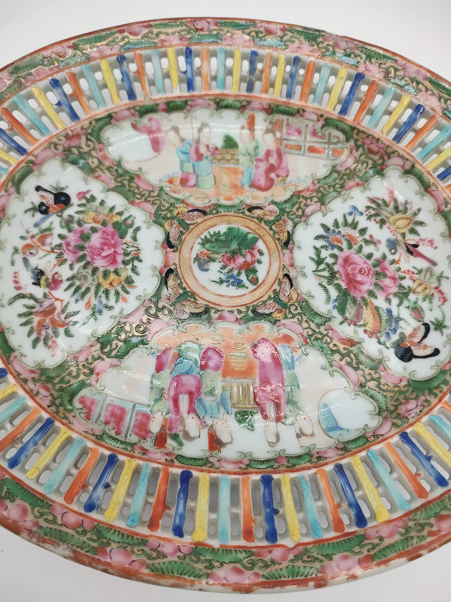 Chine Canton - Plat ovale à décor de scènes animées de personnages et de fleurs-photo-3
