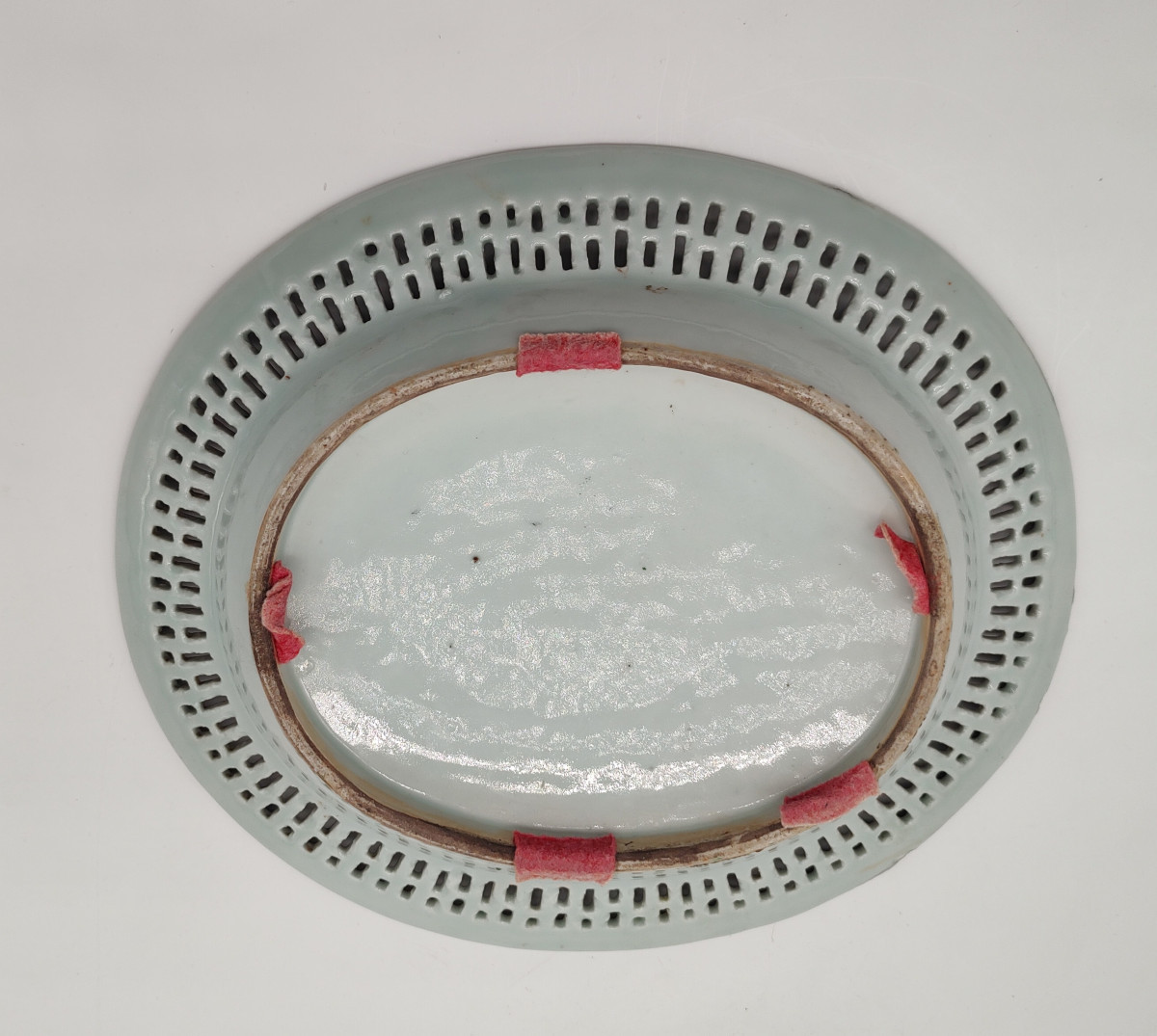 Chine Canton - Plat ovale à décor de scènes animées de personnages et de fleurs-photo-2