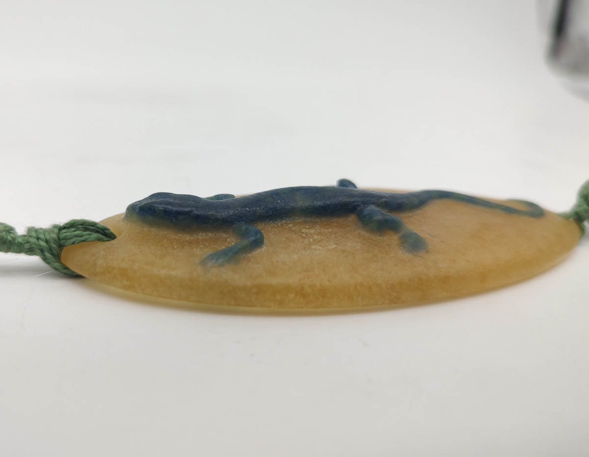 Amalric Walter (1870-1959) -shuttle Pendant Decorated With A Green Lizard On A Yellow Backgroud-photo-2