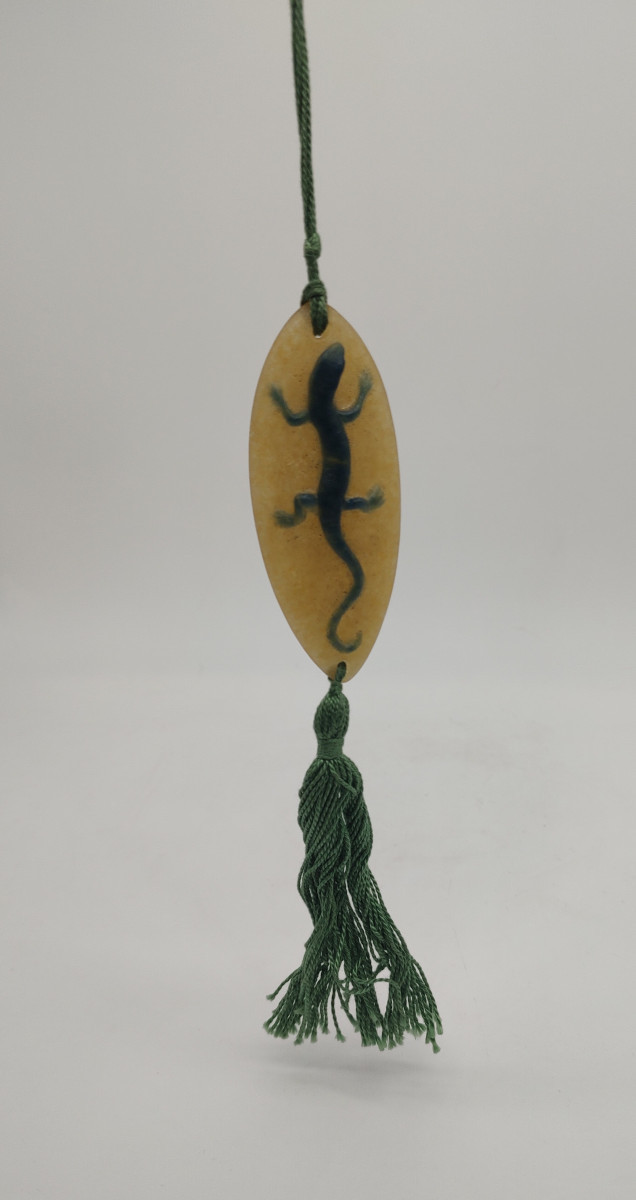 Amalric Walter (1870-1959) -shuttle Pendant Decorated With A Green Lizard On A Yellow Backgroud