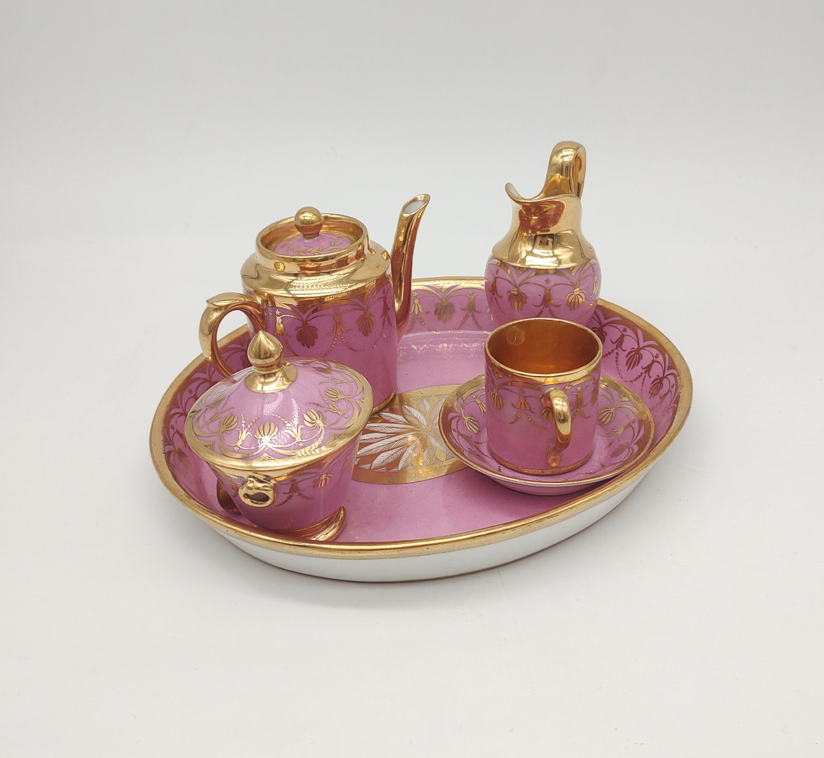 Paris - début XIXe siècle - Service solitaire miniature à fond rose et or.-photo-2