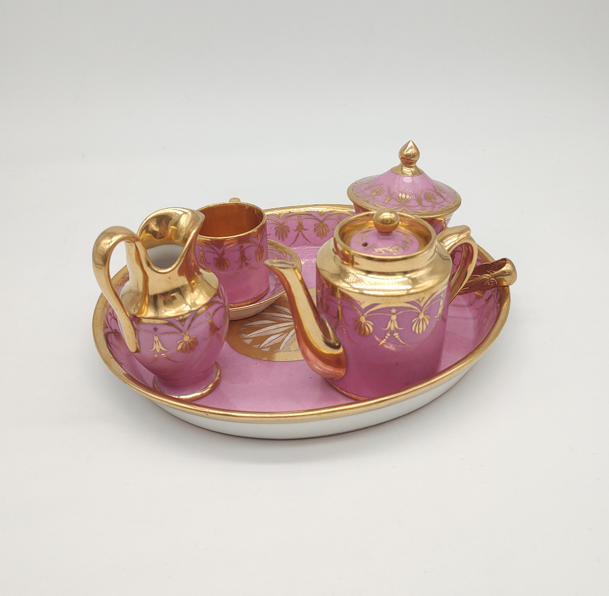 Paris - début XIXe siècle - Service solitaire miniature à fond rose et or.-photo-4