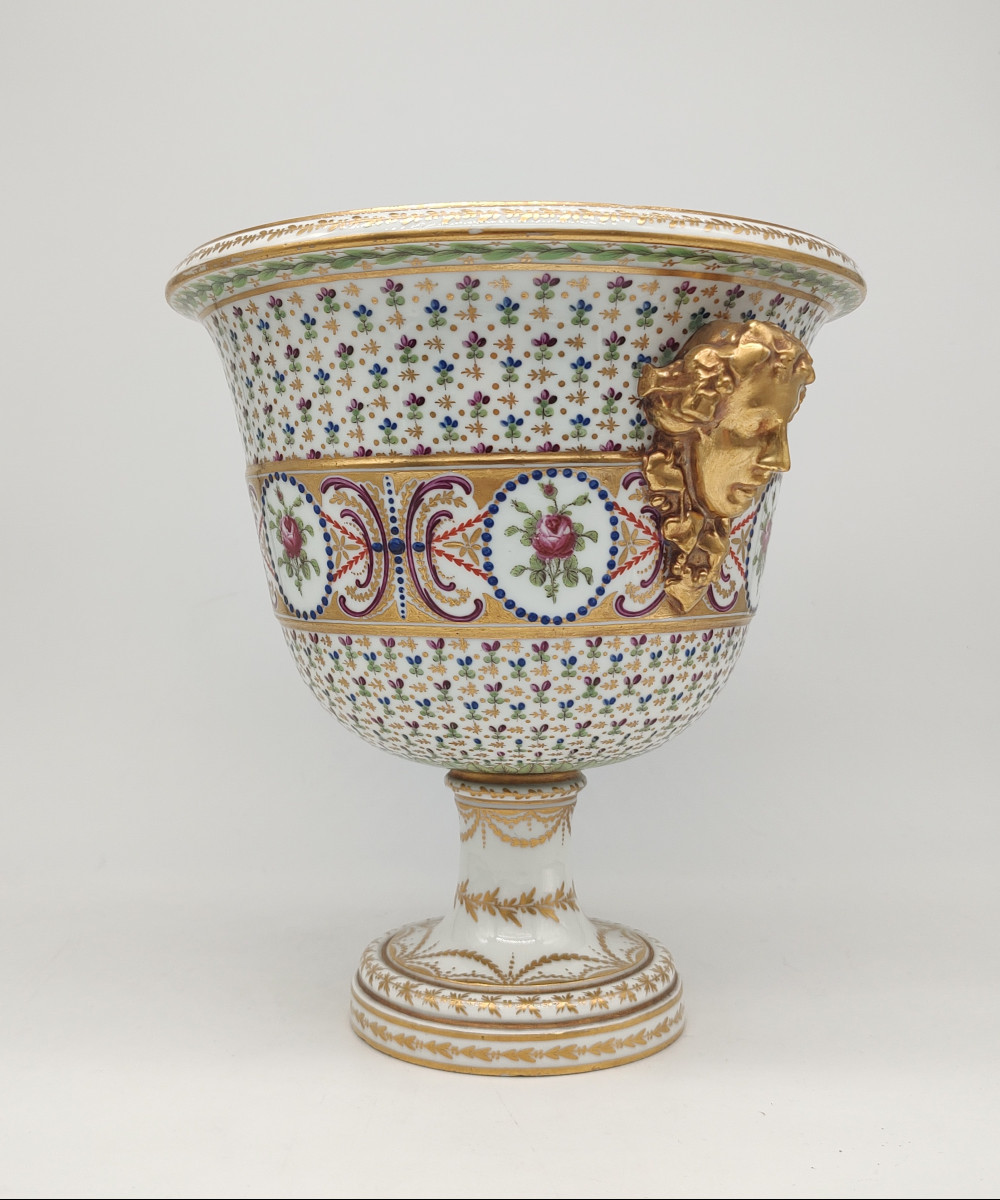 Manufacture à la Reine - XVIIIe siècle - Vase au décor travaillé de fleurs et fleurettes.-photo-2