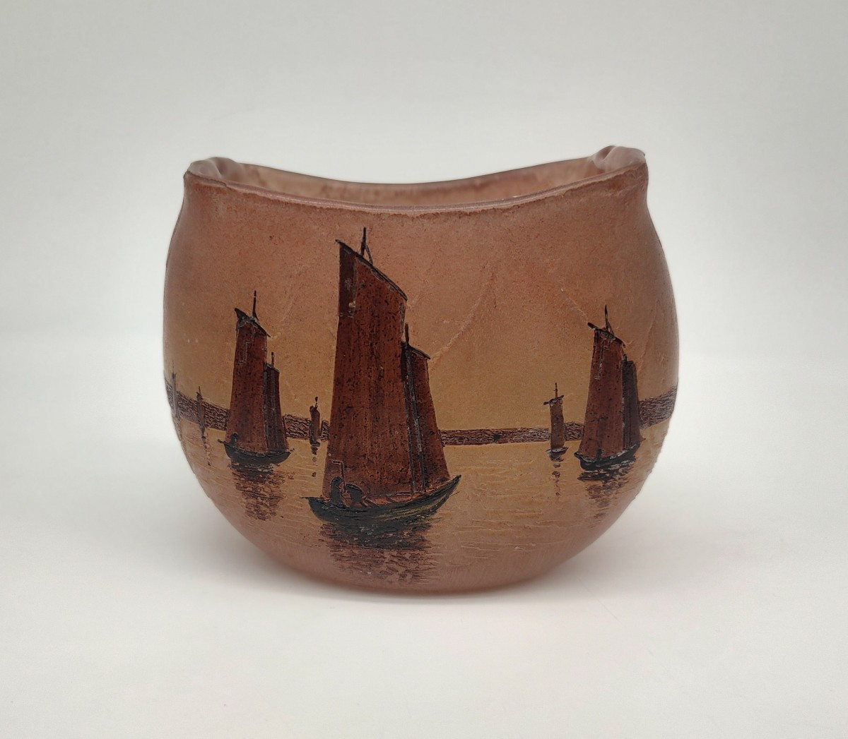 Legras - Vase à décor émaillé de voiliers.