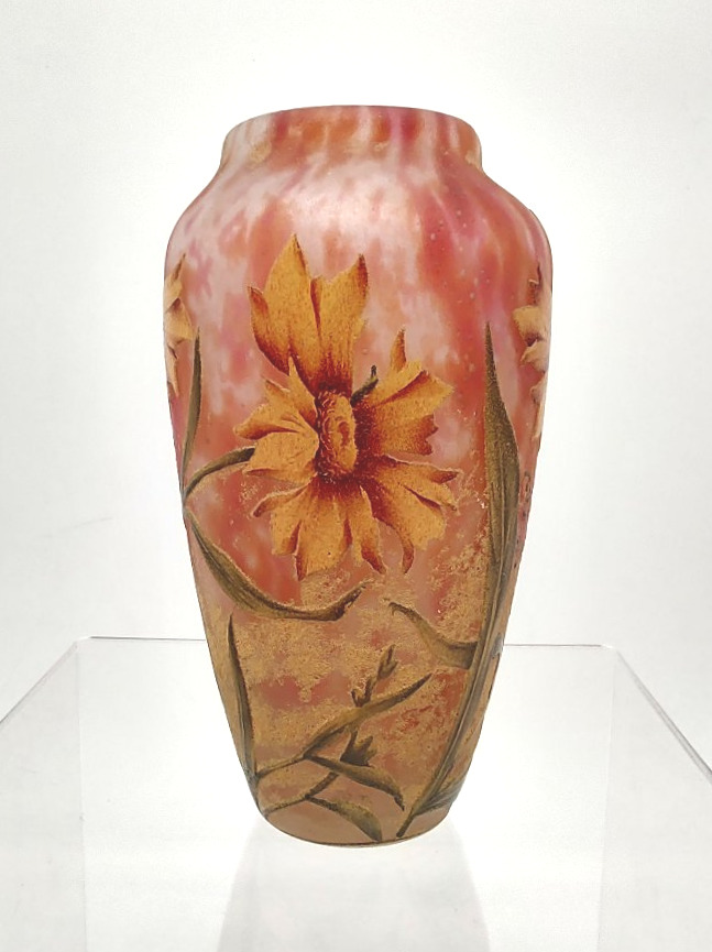 Daum Nancy - Circa 1906 - Vase à décor de fleurs sauvages jaunes .