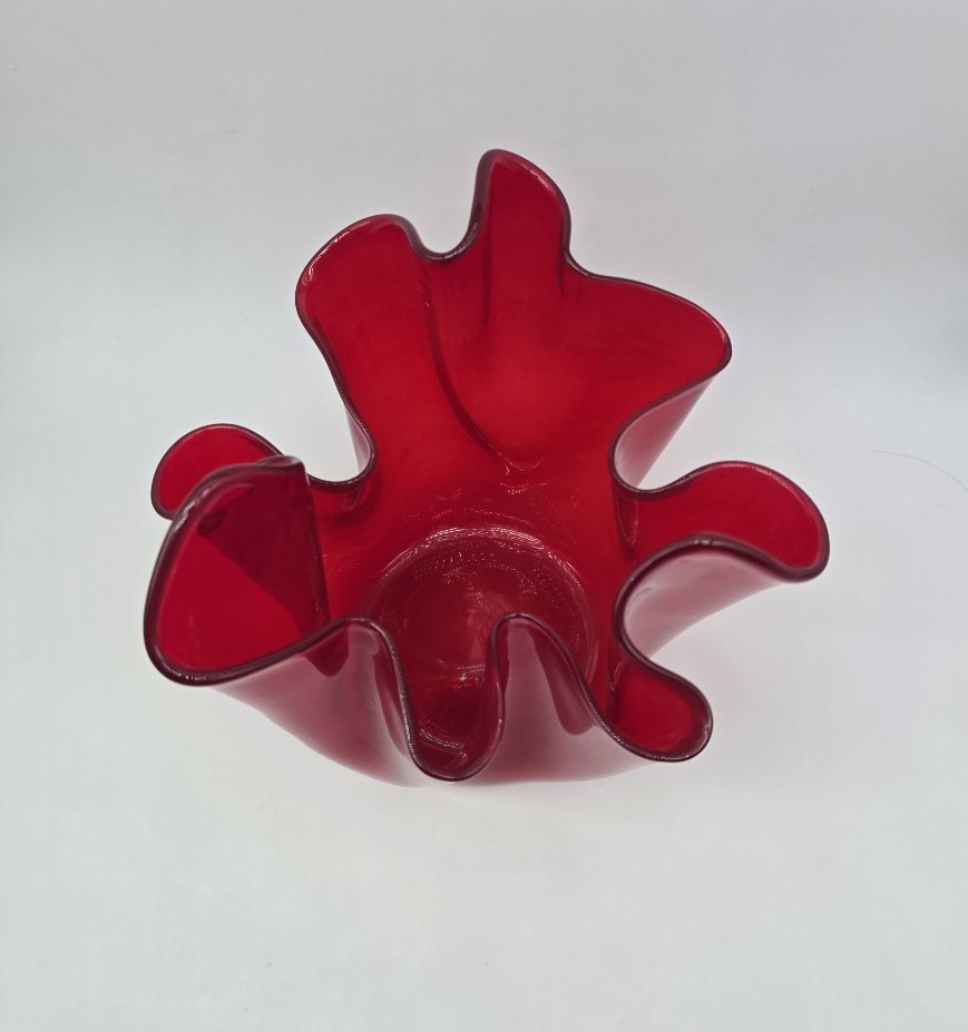 Venini Murano - Années 50 - Vase Fazzoletto rouge transparent de forme mouchoir.-photo-3