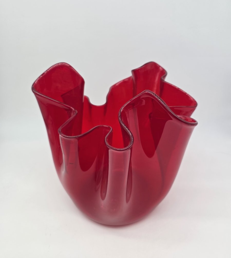 Venini Murano - Années 50 - Vase Fazzoletto rouge transparent de forme mouchoir.-photo-1