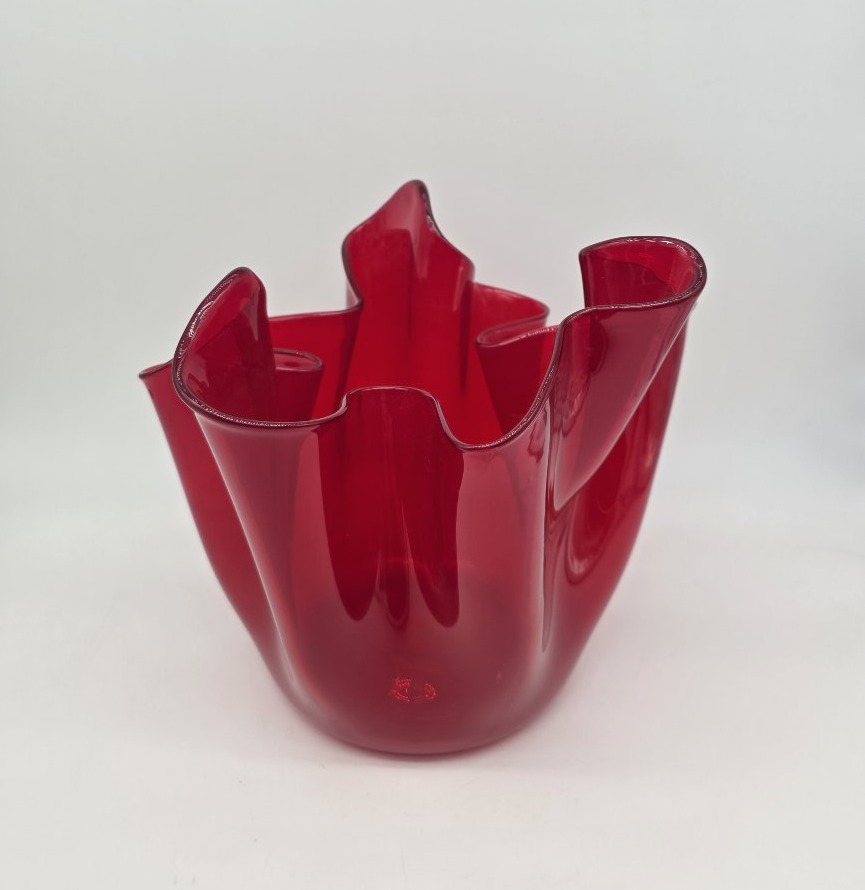 Venini Murano - Années 50 - Vase Fazzoletto rouge transparent de forme mouchoir.-photo-3
