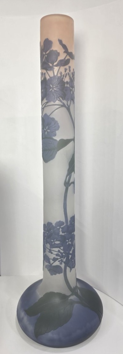 Établissements GALLE (1906-1934)  - Haut vase à décor d'hortensias.-photo-1