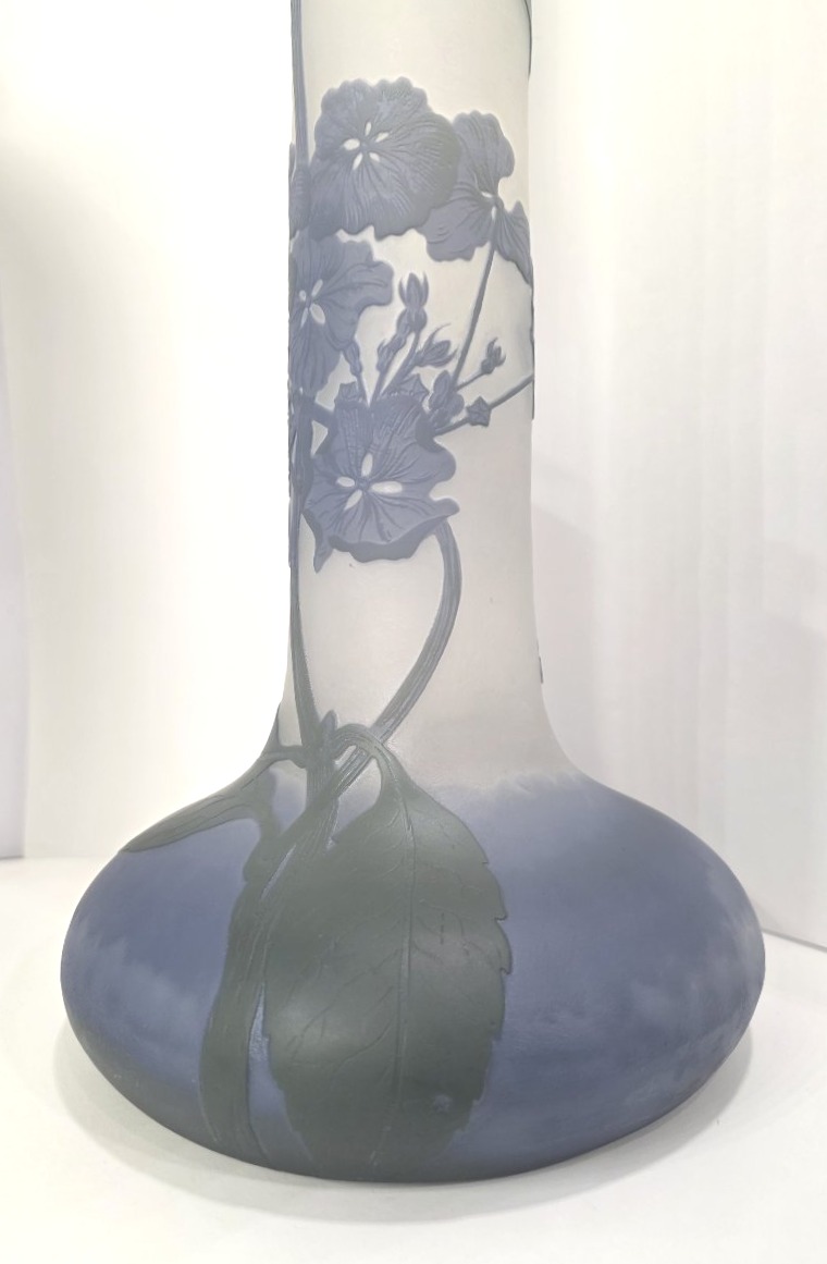Établissements GALLE (1906-1934)  - Haut vase à décor d'hortensias.-photo-3