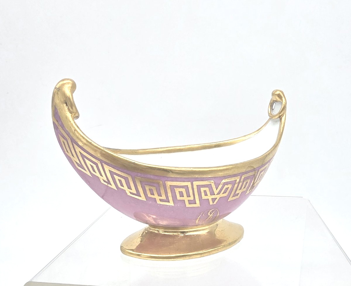 Atelier Halley - Période Empire - Saleron à fond rose de forme navette