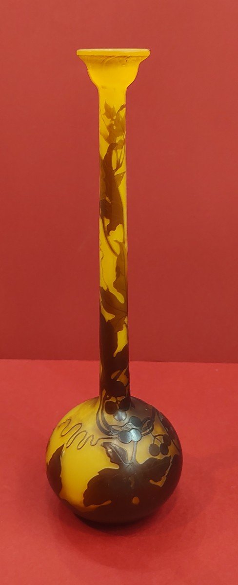 Etablissement Galle (1904/1936) - Vase Soliflore Orange Et Brun à Décor De Baies.