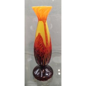 Le Verre Français, Circa 1922/25.  Vase à Décor De Feuilles De Tabac.