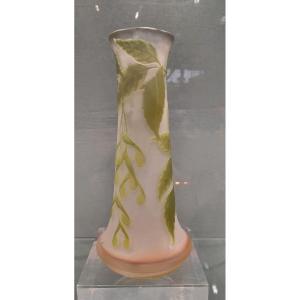 Emile Galle (1846-1904) - Vase à Haut Col à Décor De Motifs De Samares. 