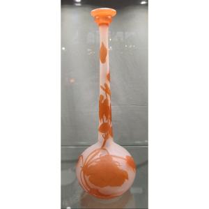 Eablissements Gallé 1904/1936  - Vase à Décors De Liserons Oranges Sur Fond Blanc.