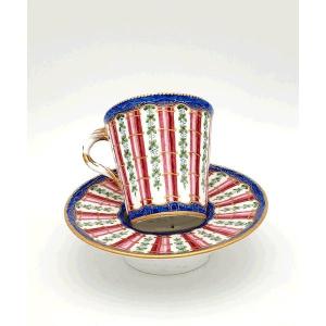Sèvres - 18th Century - Sunken Goblet And Its Saucer Decorated With Vertical Pink Bands.
