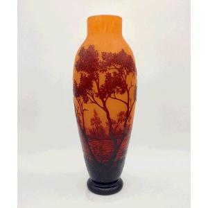Daum Nancy - Début XXe Siècle - Vase à Décor De Paysage Lacustre.