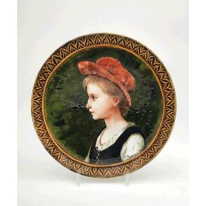 Théodore Deck (1823-1891) - Plat à Décor Du Portrait Du "chaperon Rouge"