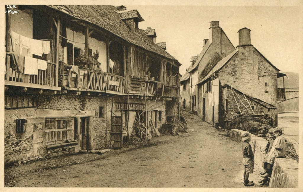 Bern-klene (1870-1930) Argentat - The Half-timbered Houses Of Rue Du Bac Corrèze Dordogne-photo-1