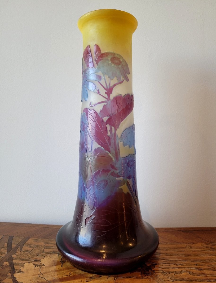 Vase Emile GALLE pied d'eléphant à décor de fleurs