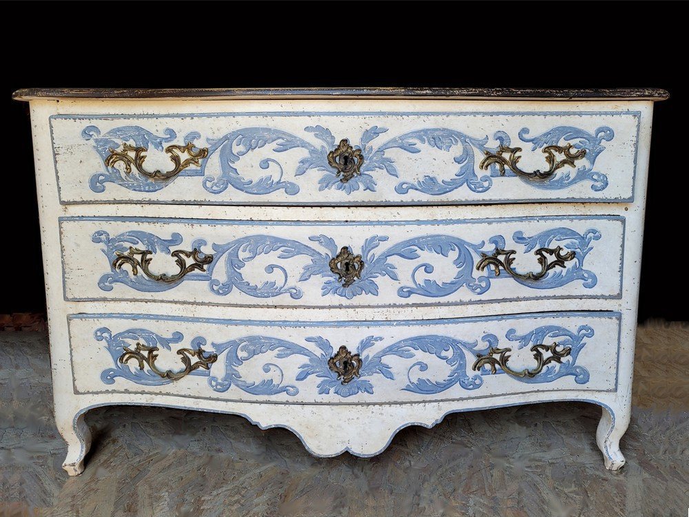 Commode de style Louis XV peinte