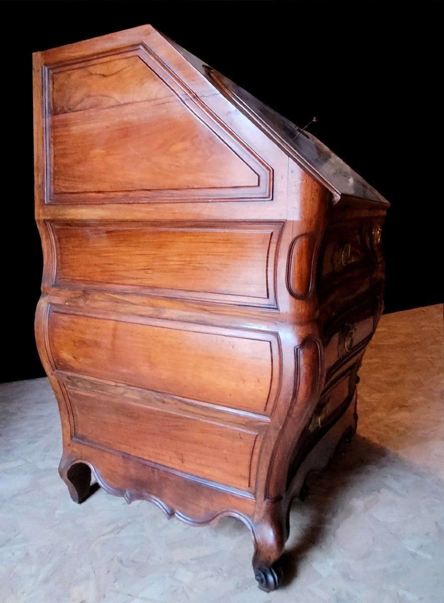 Eighteenth Century Curved Scribanne Commode-photo-3