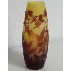 Vase Emile GALLE à décor de coeur de jeannette