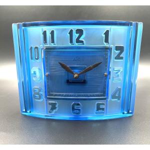 Pendule  Art déco  ATO en verre moulé bleu , vers 1930 