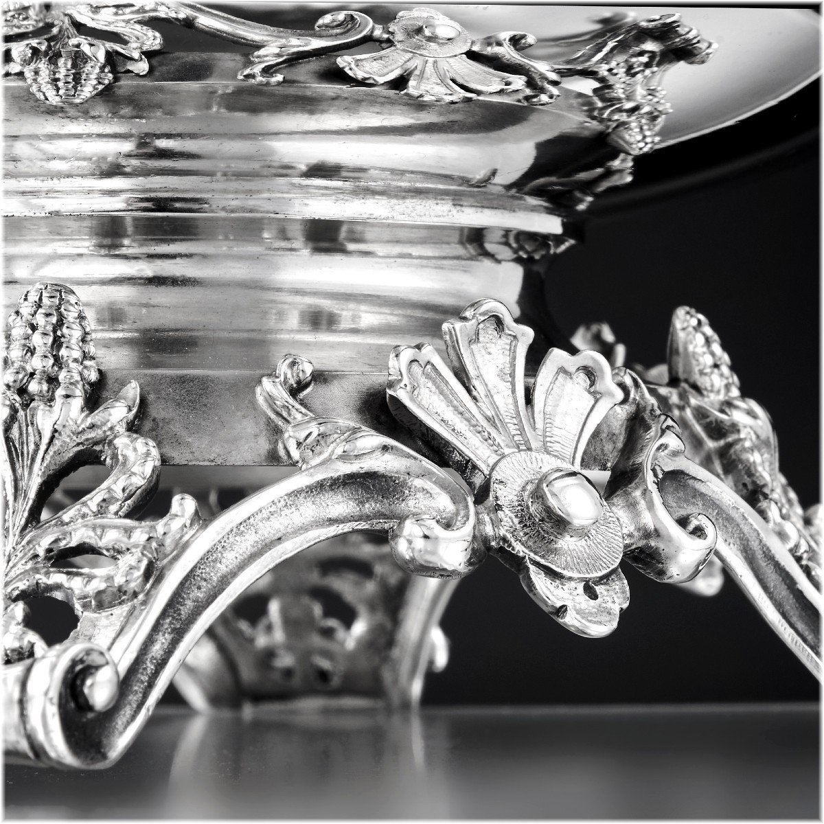 TALLOIS & MAYENCE : Grande Théière en Argent Massif style Renaissance décor Griffon, Mascaron-photo-6