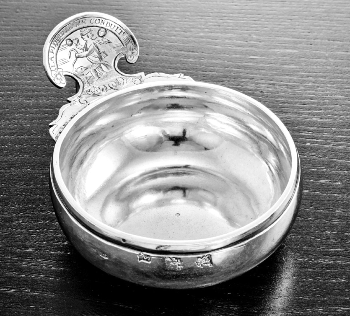 LAMOUREUX : Rare Taste-vin en Argent massif ROUEN 1777 "La Fidélité Me Conduit"-photo-2
