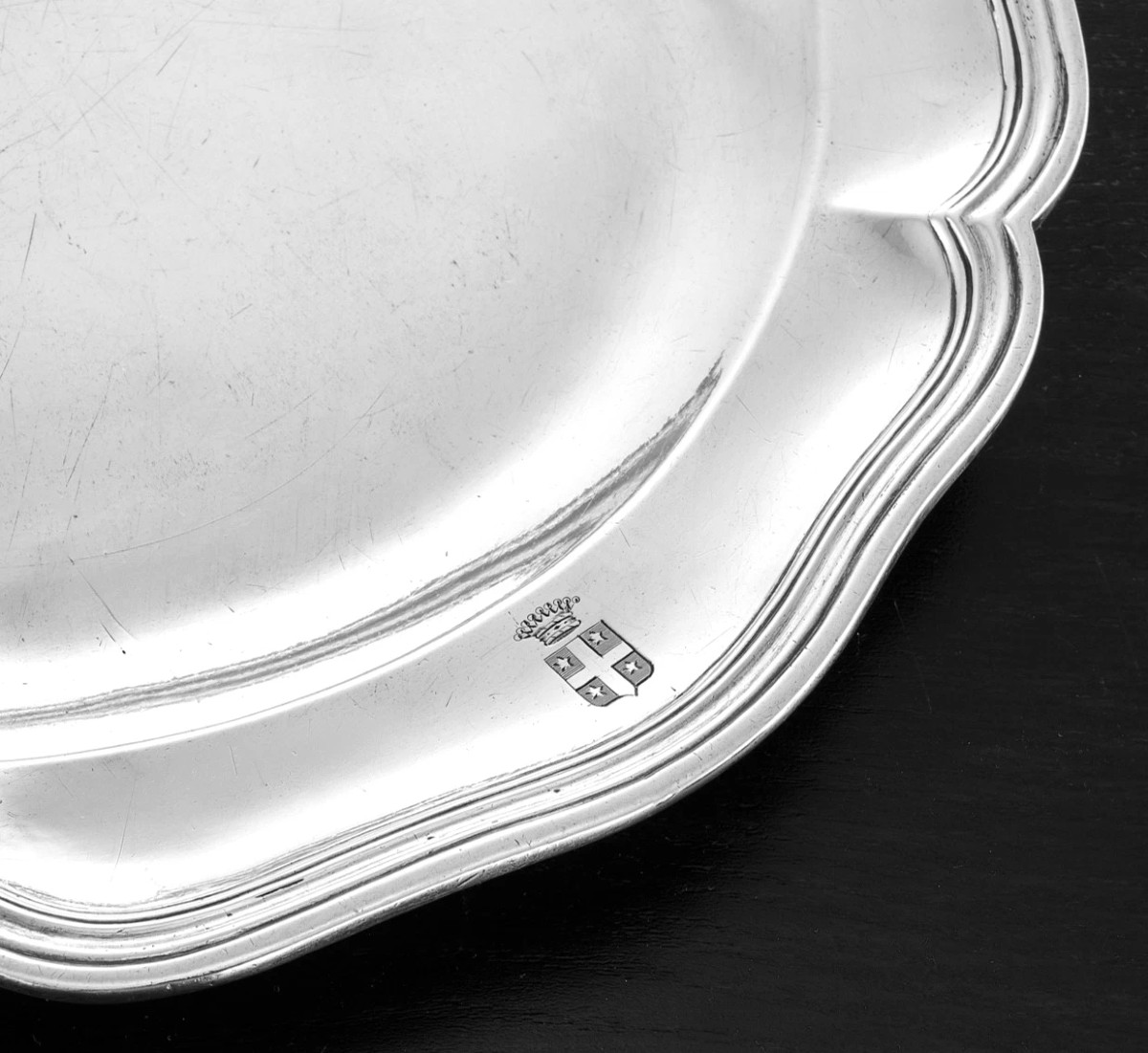 Rare Round Solid Silver Platter, 18th Century, Louis XV Period, With The Coat Of Arms Of The Count Of Paris, 1767-photo-2