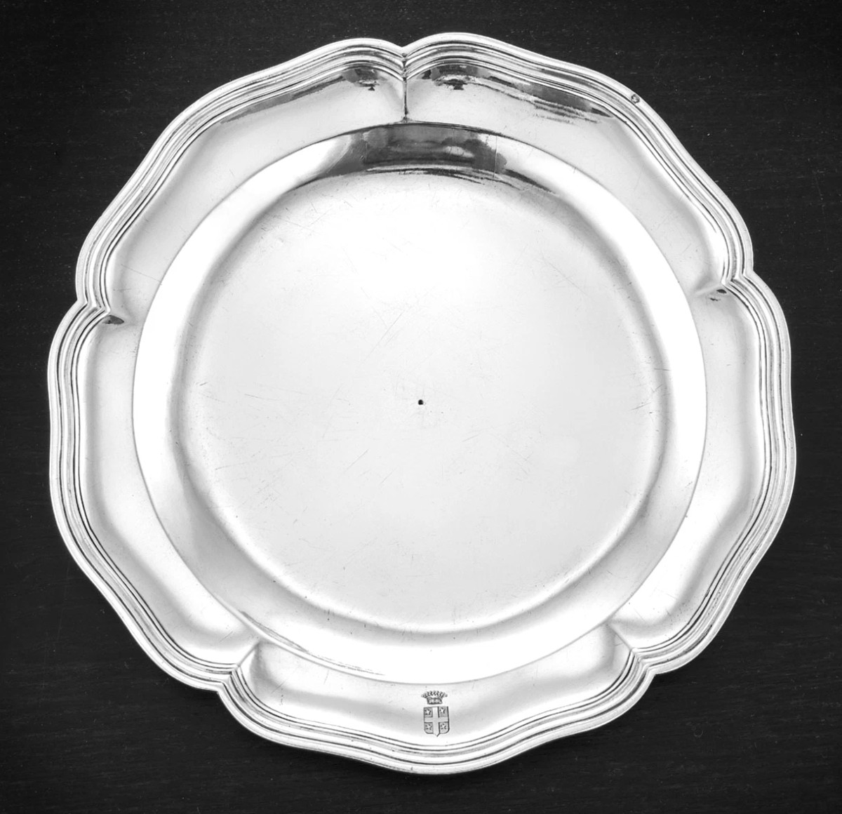 Rare Round Solid Silver Platter, 18th Century, Louis XV Period, With The Coat Of Arms Of The Count Of Paris, 1767