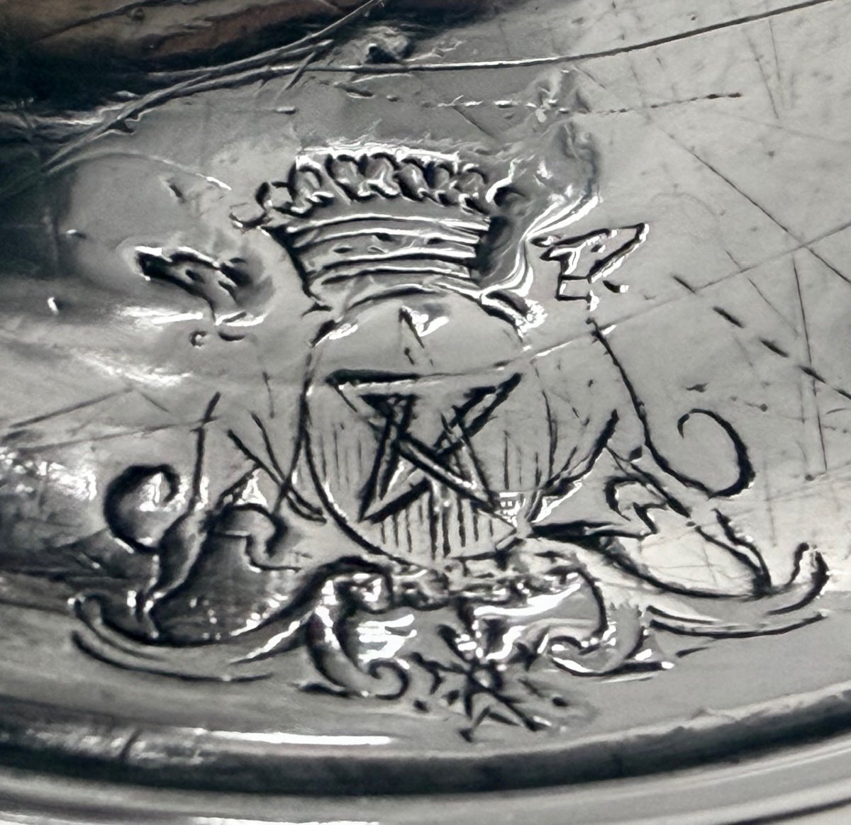 Jean Mauzié: Extremely Rare Solid Silver Hand Candlestick Paris 1728 Armoiries-photo-3