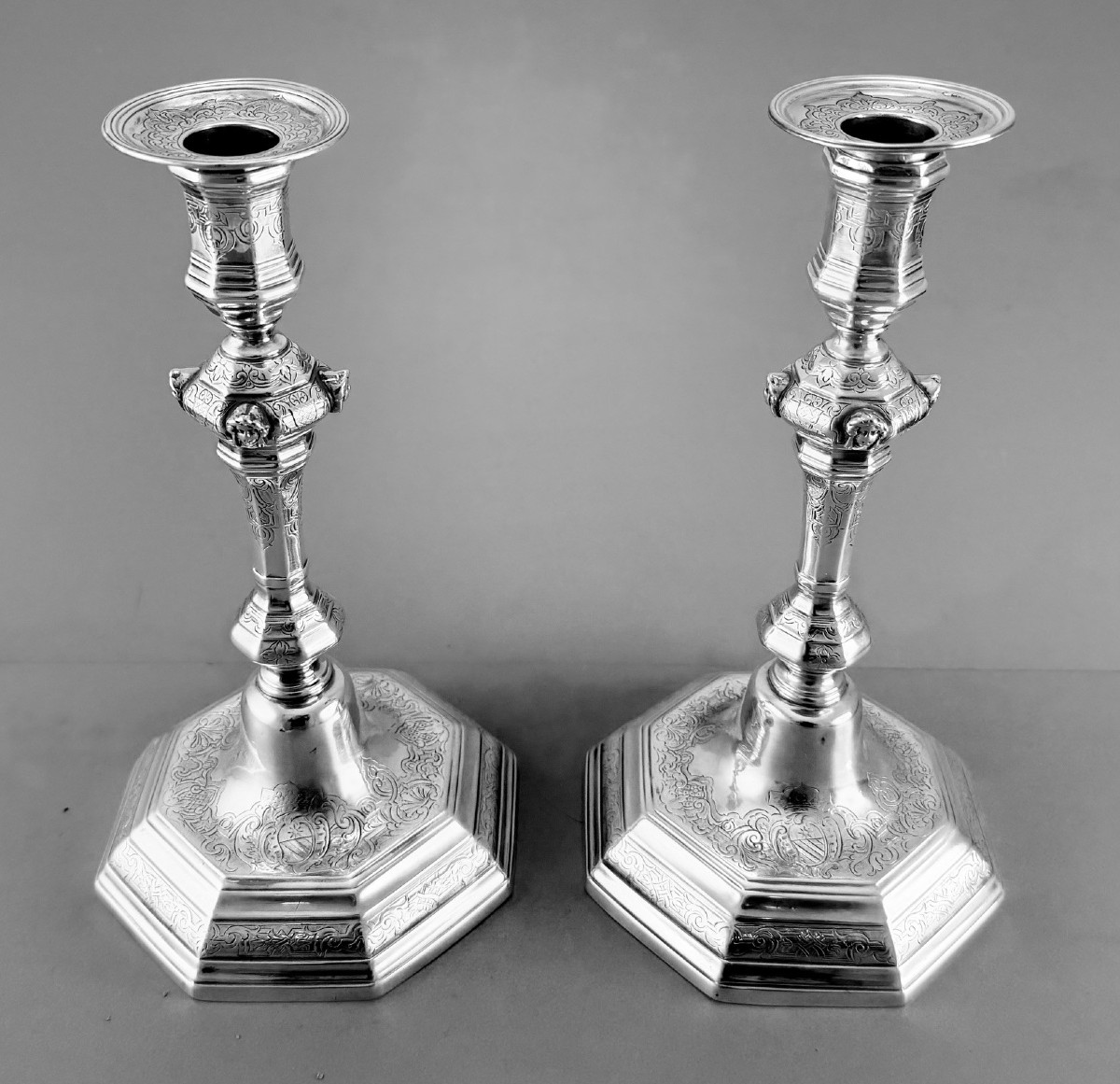 SIBERT : Paire de Flambeaux en Argent massif AIX 1746 décor Mascarons ARMOIRIES