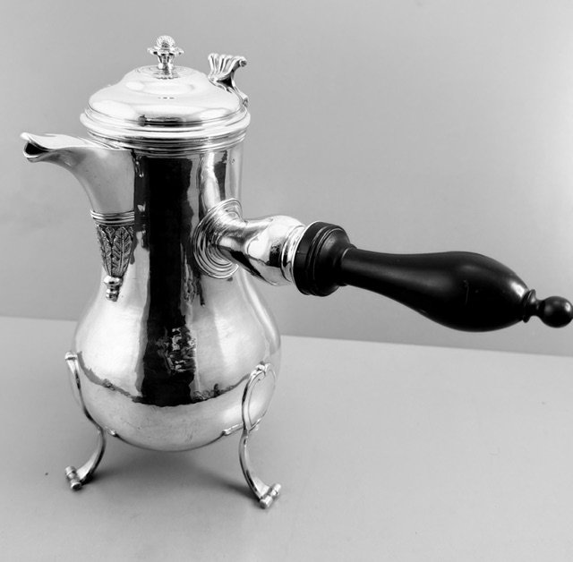 Important Solid Silver Coffee Pot With 18th-century Coat Of Arms, Nantes, 1770