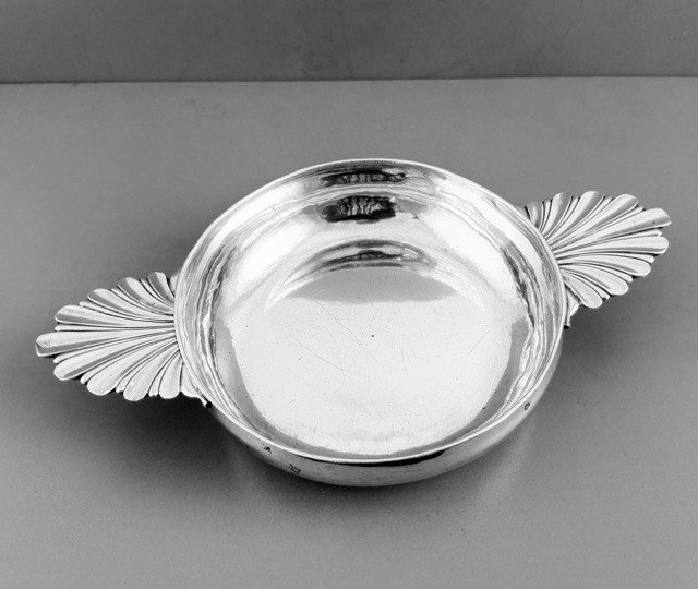 BOURGUET : Ecuelle à Oreilles en Argent massif XVIIIème ep . Louis XV PARIS 1753-photo-2