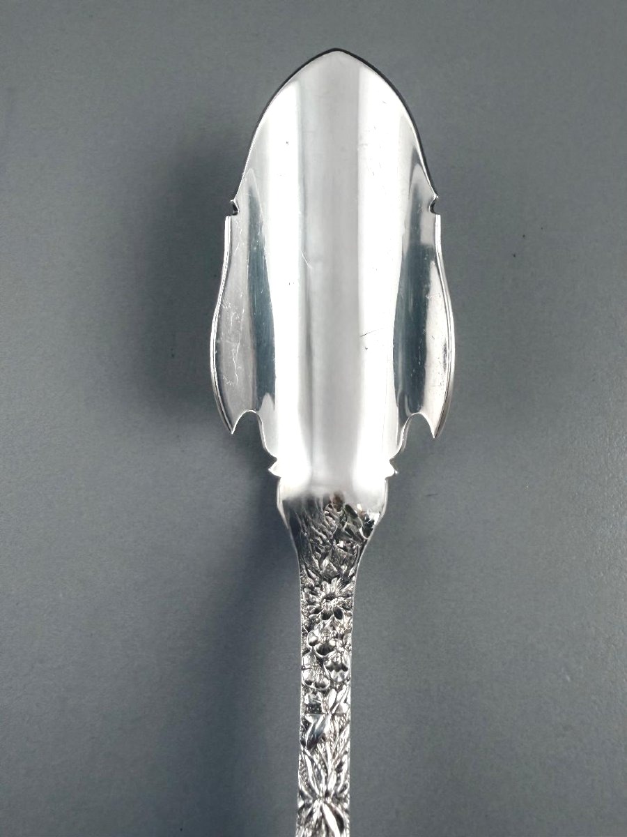 Kirk & Son: Sterling Silver Serving Piece With Floral Decoration-photo-2