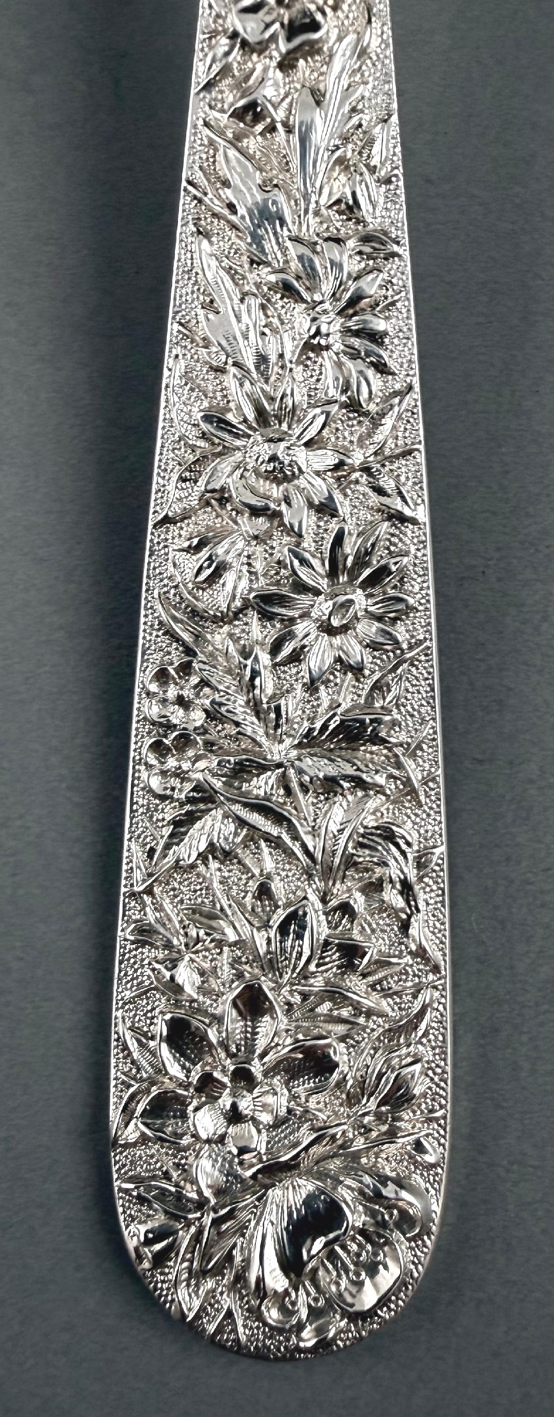 Kirk & Son: Sterling Silver Serving Piece With Floral Decoration-photo-4