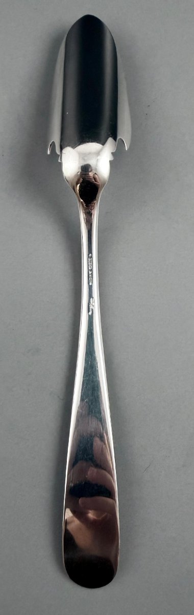 Kirk & Son: Sterling Silver Serving Piece With Floral Decoration-photo-1