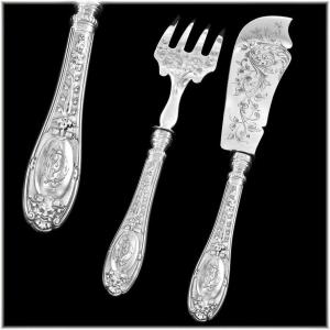 Henin & Cie: Antique Pair Of French Sterling Silver Fish Servers - Renaissance Style With Mascarons