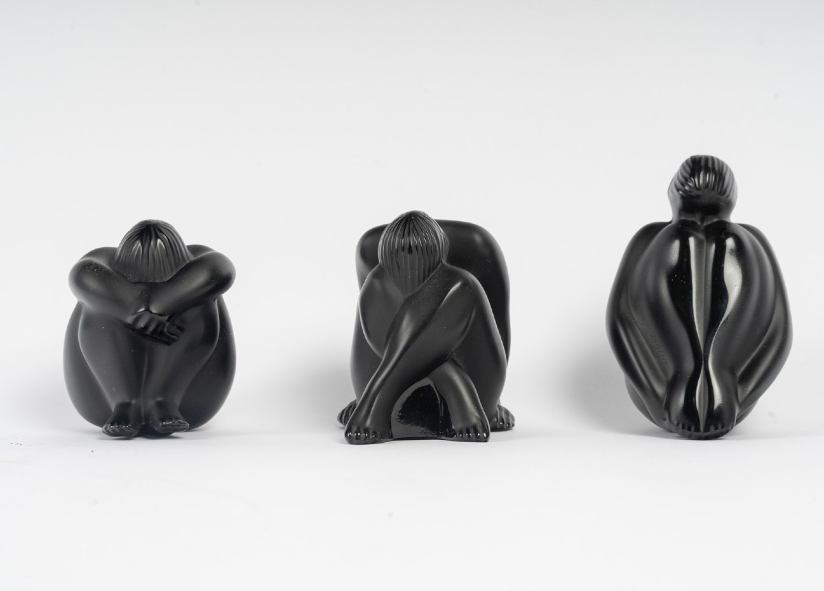 Lalique France, ensemble de 3 statuettes de Femmes nues, avec leurs boîtes d'origine