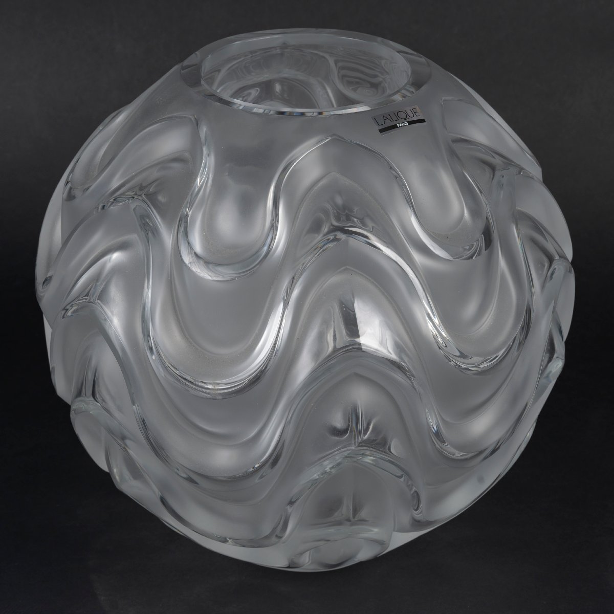 Maison Lalique France, vase modèle Vibration